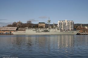 HMAS Melbourne FFG 05 in Hobart August 2007