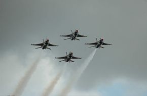 USAF Thunderbirds Miramar 2007