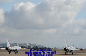 USAF Thunderbirds F-16 Falcon