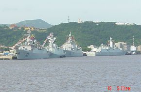 052B, 052C DDG and 054 FFG in harbor