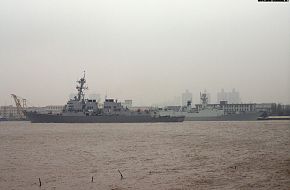 054A FFG & Arleigh Burke II A DDG in ShangHai