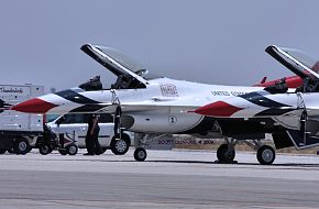 USAF Thunderbirds Flight Demonstration Team F-16 Falcon