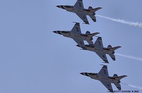 USAF Thunderbirds Flight Demonstration Team F-16 Falcon