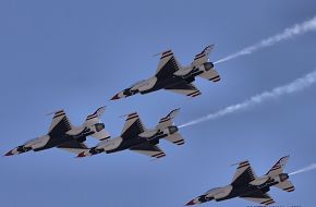 USAF Thunderbirds Flight Demonstration Team F-16 Falcon