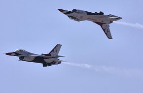 USAF Thunderbirds Flight Demonstration Team F-16 Falcon