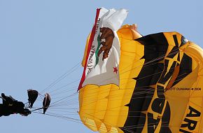 US Army Golden Knights Parachute Team