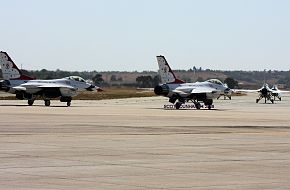 USAF Thunderbirds Flight Demonstration Team F-16 Falcon