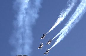 USAF Thunderbirds Flight Demonstration Team F-16 Falcon