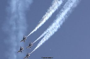 USAF Thunderbirds Flight Demonstration Team F-16 Falcon