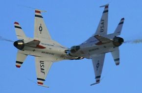 USAF Thunderbirds Cross-Over