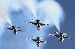 USAF Thunderbirds Flight Demonstration Team