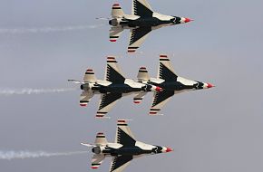 USAF Thunderbirds Flight Demonstration Team