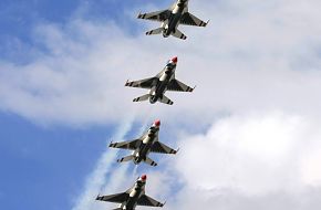 USAF Thunderbirds Flight Demonstration Team