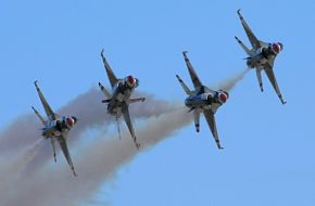 USAF Thunderbirds Flight Demonstration Team