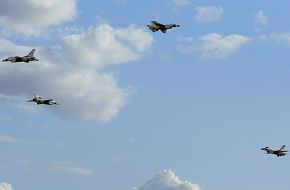 USAF Thunderbirds Flight Demonstration Team