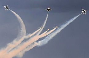 USAF Thunderbirds Flight Demonstration Team