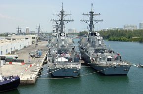 USS McFaul (DDG 74) and USS Stout (DDG 55) - US Navy