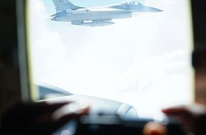 F-16 from KC-135