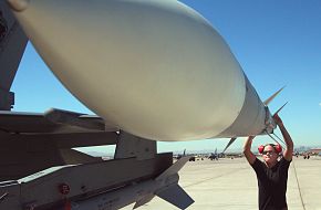 F-16 and AIM-120 missile Inspection