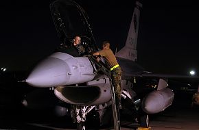 F-16 preflight inspections