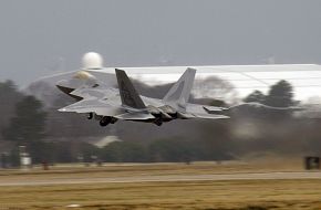 F-22 Raptor - Stealth Fighter Aircraft takes off