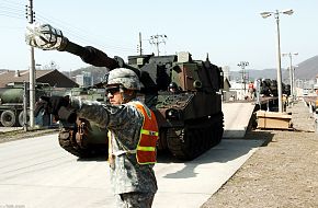 US Army M109A6 Paladin