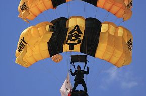 US Army Golden Knights Parachute Team