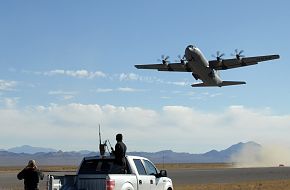 C-130 Hercules takes off - MAFEX