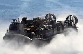 A landing craft, air cushion (LCAC) from Assault Craft Unit (ACU) 4