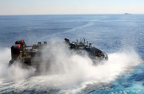 A landing craft, air cushion (LCAC) from Assault Craft Unit (ACU) 4