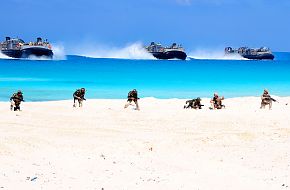 US, Pakistani and Kuwaiti Marines conduct an amphibious assault demonstrati