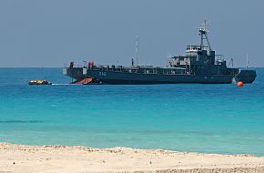 A landing craft, air cushion (LCAC) from Assault Craft Unit (ACU) 4