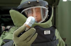 40mm Grenade, Explosive Ordnance Disposal Team