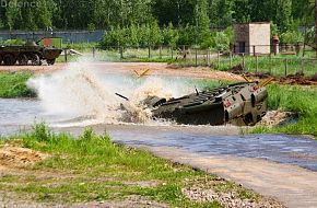 btr-80 water crossing