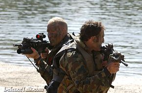 4RAR Commando's practising Amphibious Landings 4