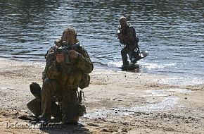 4RAR Commando's practising Amphibious Landings 5