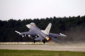 A wonderful take-off by a USAF Falcon.