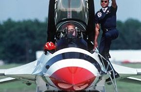 Hey WhatSup : - F-16 ThunderBird.