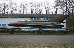 MiG-21UM