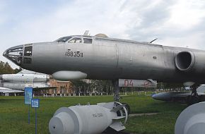 Tu-16R