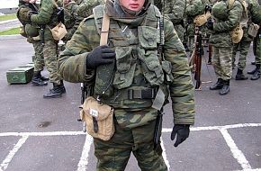 Soldier with Sozvezdie comms gear, 5th MRB