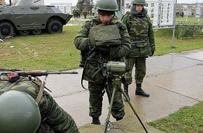 Soldiers with Sozvezdie comms gear, 5th MRB