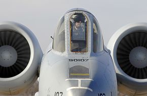 A-10 Thunderbolt II hot pit refuel