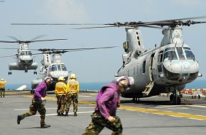 USMC CH-46E Sea Knight helicopters