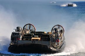 US Navy  Landing craft air cushion (LCAC)