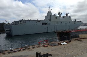 NUship Canberra Arriving in Sydney