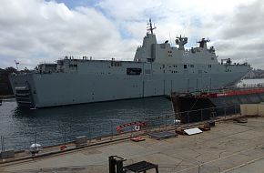 NUship Canberra Arriving in Sydney