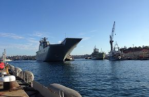 NUship Canberra Arriving in Sydney