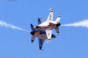 USAF Thunderbirds Flight Demonstration Team F-16 Viper