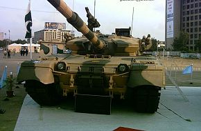 Al-Khalid MBT @ IDEAS 2004